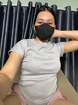 Snapshot of Ly_Coca24 chatting on February 2025 03:52:01 PM Ly Coca24 online show from February 2025 03:52:01 PM