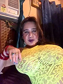 Hot Queen77 online show from May 2026 06:48:02 PM