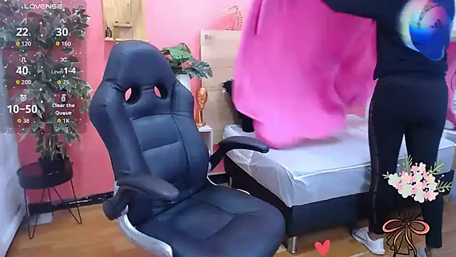 scarlet-foox online show from September 2025 12:10:02 PM