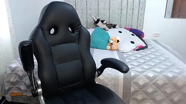 scarlet-foox online show from January 2026 01:36:01 PM