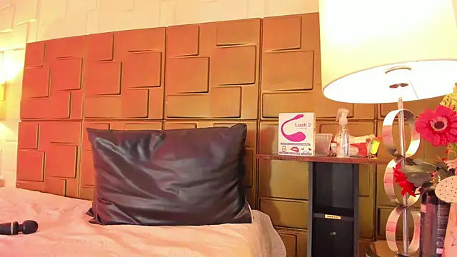 Snapshot of NaomyRivera chatting on September 2025 04:22:01 AM NaomyRivera online show from September 2025 04:22:01 AM