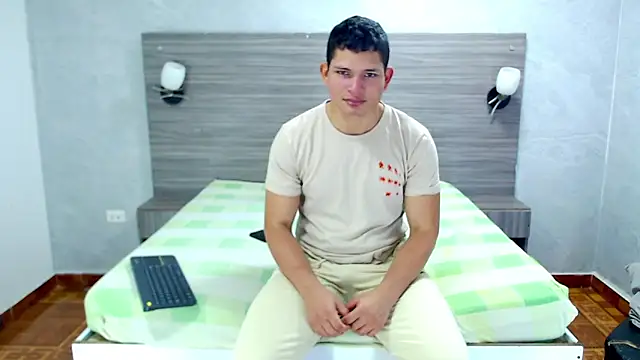 Snapshot of Loony_Zion chatting on December 2025 01:20:01 PM Loony Zion online show from December 2025 01:20:01 PM