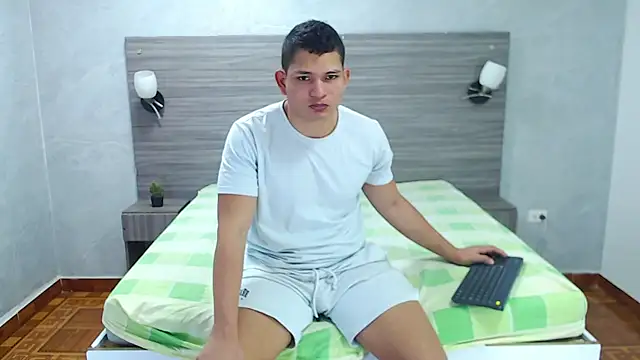 Snapshot of Loony_Zion chatting on December 2025 01:29:01 PM Loony Zion online show from December 2025 01:29:01 PM