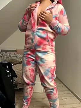  Hidden couple  online show from December 2025 10:39:01 PM