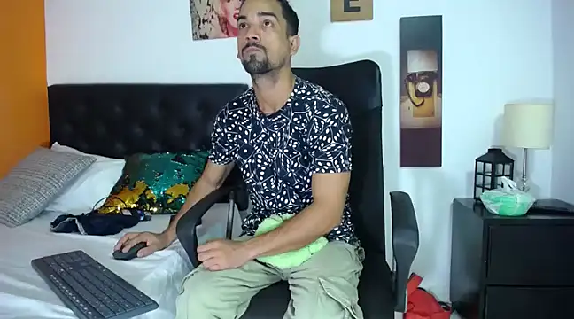 Snapshot of ryan_musclexxx chatting on December 2024 03:50:02 AM ryan musclexxx online show from December 2024 03:50:02 AM
