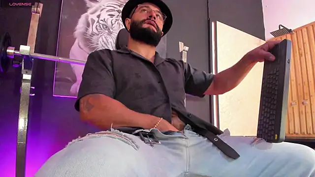 Snapshot of Luke__09 chatting on October 2025 11:47:02 AM Luke 09 online show from October 2025 11:47:02 AM