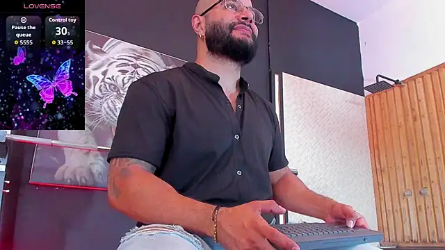 Snapshot of Luke__09 chatting on November 2025 11:23:02 AM Luke 09 online show from November 2025 11:23:02 AM