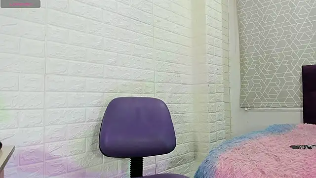 Snapshot of kitty_queen10 chatting on February 2025 10:21:02 PM kitty queen10 online show from February 2025 10:21:02 PM