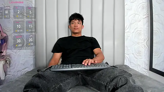 Snapshot of Richars_Man chatting on February 2026 01:07:01 PM Richars Man online show from February 2026 01:07:01 PM