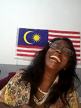 Snapshot of mamakarma1403 chatting on October 2025 03:32:01 PM mamakarma1403 online show from October 2025 03:32:01 PM