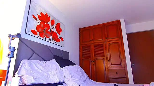 Snapshot of bellatrix25 chatting on February 2026 06:19:01 PM bellatrix25 online show from February 2026 06:19:01 PM