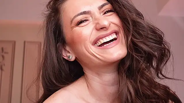 Snapshot of MayaVixxen chatting on March 2025 03:02:02 AM MayaVixxen online show from March 2025 03:02:02 AM