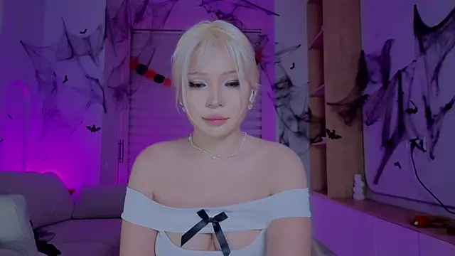 RileyMee online show from October 2025 12:22:02 PM