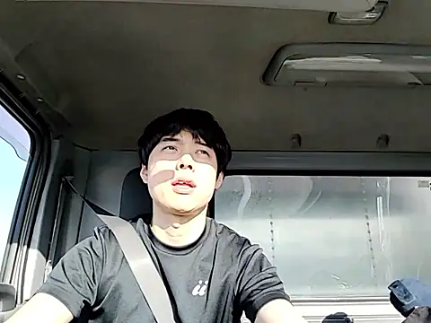 whitebriefboy online show from May 2026 09:53:02 PM