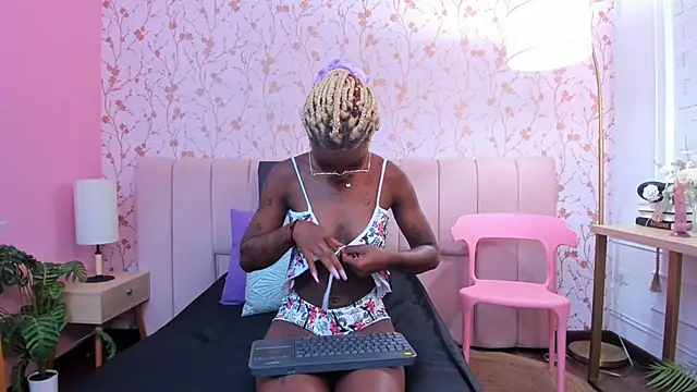 amber-hill online show from October 2025 03:10:01 PM