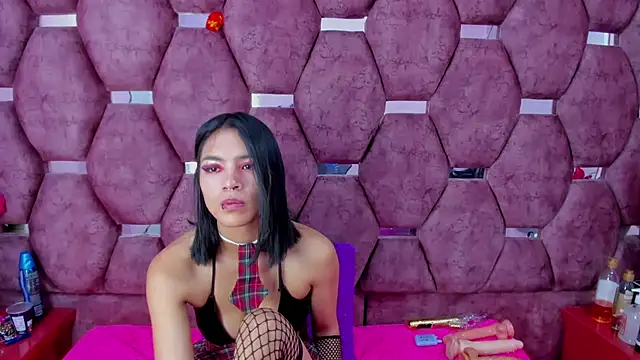 Snapshot of SaraLoveee_ chatting on December 2024 03:29:02 AM SaraLoveee online show from December 2024 03:29:02 AM