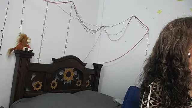 Snapshot of DominaLeona chatting on March 2025 01:14:02 AM DominaLeona online show from March 2025 01:14:02 AM