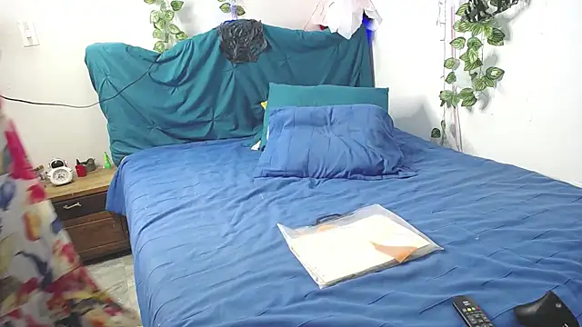 Snapshot of DominaLeona chatting on October 2025 09:39:02 PM DominaLeona online show from October 2025 09:39:02 PM