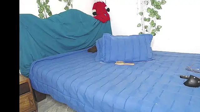 Snapshot of DominaLeona chatting on November 2025 05:53:01 PM DominaLeona online show from November 2025 05:53:01 PM