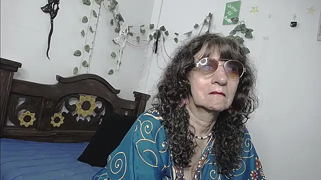 Snapshot of DominaLeona chatting on May 2026 10:04:02 PM DominaLeona online show from May 2026 10:04:02 PM