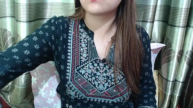 Snapshot of queen_angelina chatting on February 2026 12:45:02 AM queen angelina online show from February 2026 12:45:02 AM