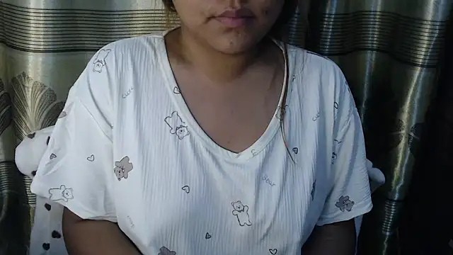 Snapshot of queen_angelina chatting on March 2026 06:10:01 PM queen angelina online show from March 2026 06:10:01 PM