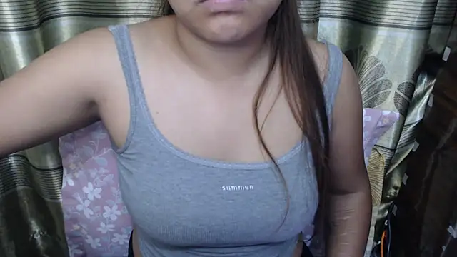 Snapshot of queen_angelina chatting on April 2026 06:57:02 PM queen angelina online show from April 2026 06:57:02 PM