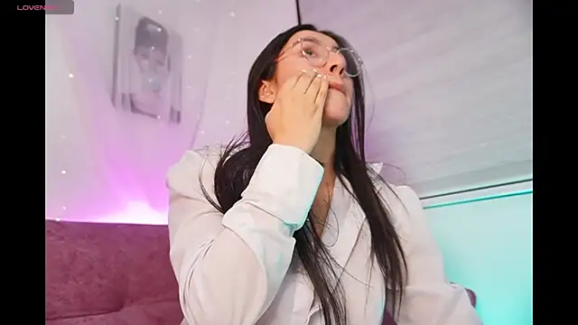 leila petitee  online show from September 2025 12:32:02 PM