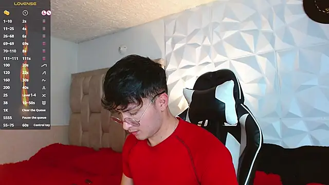 Snapshot of santyago_taylor chatting on December 2024 07:00:01 PM santyago taylor online show from December 2024 07:00:01 PM