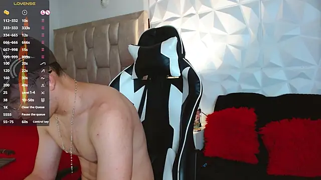 Snapshot of santyago_taylor chatting on December 2024 07:56:02 PM santyago taylor online show from December 2024 07:56:02 PM