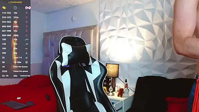 Snapshot of santyago_taylor chatting on December 2024 09:08:02 PM santyago taylor online show from December 2024 09:08:02 PM