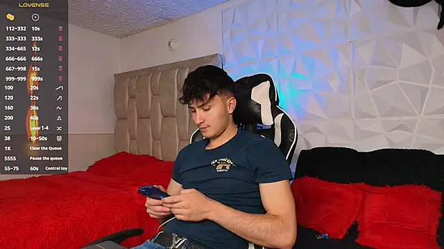 Snapshot of santyago_taylor chatting on December 2024 10:05:02 PM santyago taylor online show from December 2024 10:05:02 PM