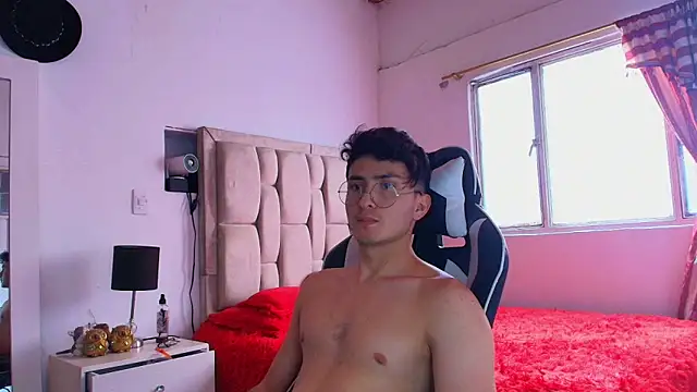 Snapshot of santyago_taylor chatting on December 2024 07:04:02 PM santyago taylor online show from December 2024 07:04:02 PM