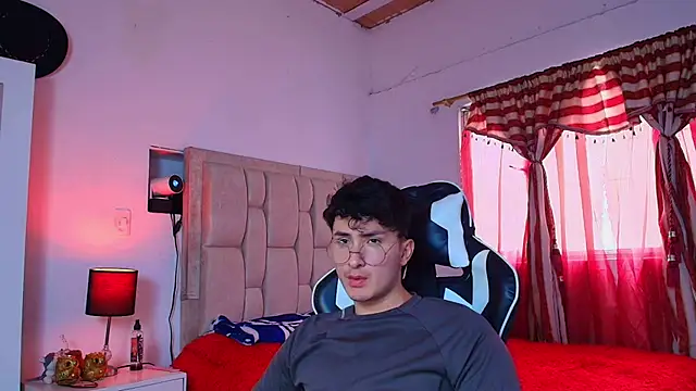 Snapshot of santyago_taylor chatting on December 2024 06:25:01 PM santyago taylor online show from December 2024 06:25:01 PM