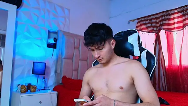 Snapshot of santyago_taylor chatting on December 2024 09:28:02 PM santyago taylor online show from December 2024 09:28:02 PM