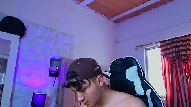 Snapshot of santyago_taylor chatting on December 2024 03:09:02 PM santyago taylor online show from December 2024 03:09:02 PM