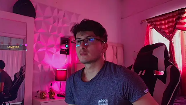 Snapshot of santyago_taylor chatting on December 2024 06:50:02 PM santyago taylor online show from December 2024 06:50:02 PM