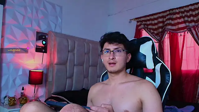 Snapshot of santyago_taylor chatting on December 2024 09:51:01 PM santyago taylor online show from December 2024 09:51:01 PM