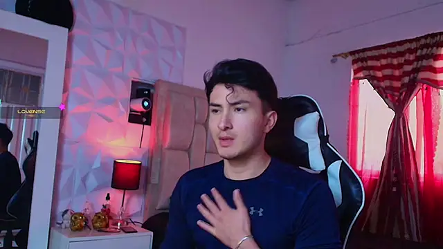 Snapshot of santyago_taylor chatting on December 2024 08:15:02 PM santyago taylor online show from December 2024 08:15:02 PM