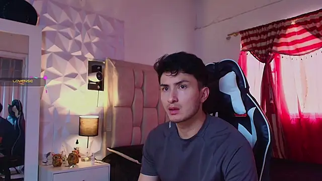 Snapshot of santyago_taylor chatting on January 2025 06:49:01 PM santyago taylor online show from January 2025 06:49:01 PM