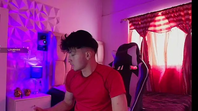 Snapshot of santyago_taylor chatting on January 2025 06:56:01 PM santyago taylor online show from January 2025 06:56:01 PM