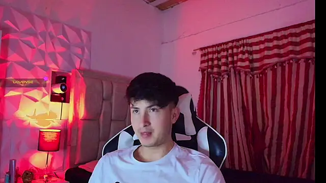 Snapshot of santyago_taylor chatting on January 2025 12:18:01 AM santyago taylor online show from January 2025 12:18:01 AM