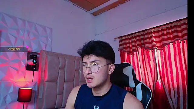 Snapshot of santyago_taylor chatting on January 2025 06:05:02 PM santyago taylor online show from January 2025 06:05:02 PM