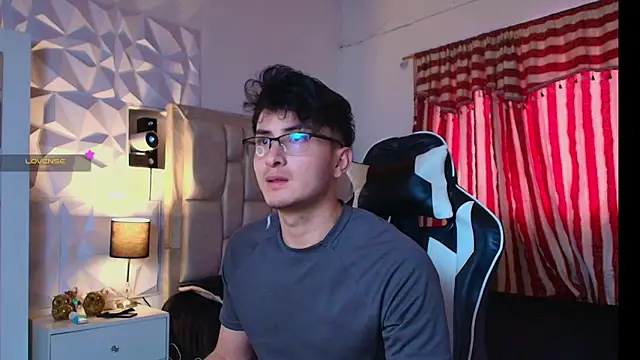 Snapshot of santyago_taylor chatting on January 2025 05:37:01 PM santyago taylor online show from January 2025 05:37:01 PM