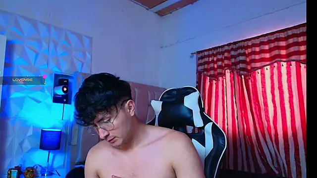 Snapshot of santyago_taylor chatting on January 2025 07:20:02 PM santyago taylor online show from January 2025 07:20:02 PM