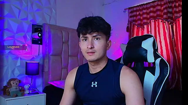 Snapshot of santyago_taylor chatting on January 2025 06:32:01 PM santyago taylor online show from January 2025 06:32:01 PM