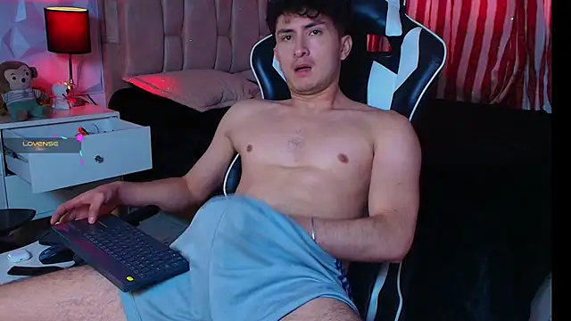 Snapshot of santyago_taylor chatting on January 2025 09:34:02 PM santyago taylor online show from January 2025 09:34:02 PM