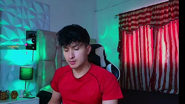 Snapshot of santyago_taylor chatting on January 2025 06:41:02 PM santyago taylor online show from January 2025 06:41:02 PM