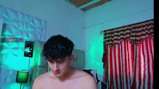 Snapshot of santyago_taylor chatting on January 2025 09:43:01 PM santyago taylor online show from January 2025 09:43:01 PM