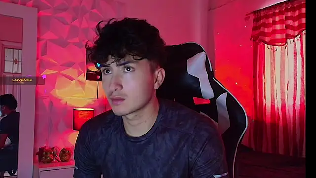 Snapshot of santyago_taylor chatting on January 2025 06:45:02 PM santyago taylor online show from January 2025 06:45:02 PM